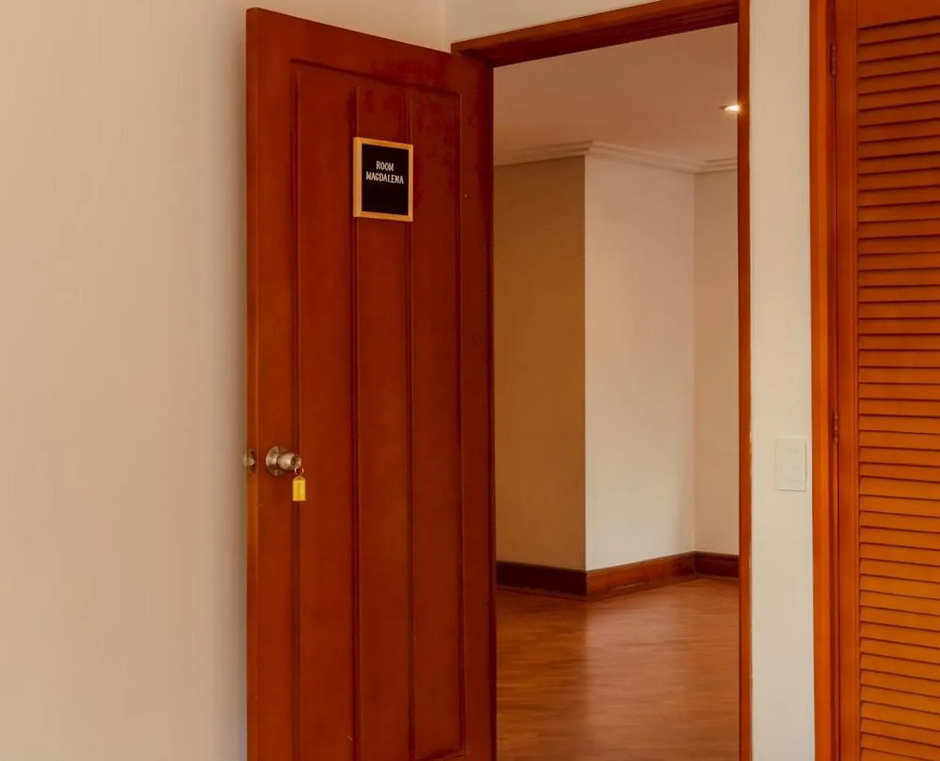 Habitacion Central Con Bano Compartido Poblado-B14 Medellín